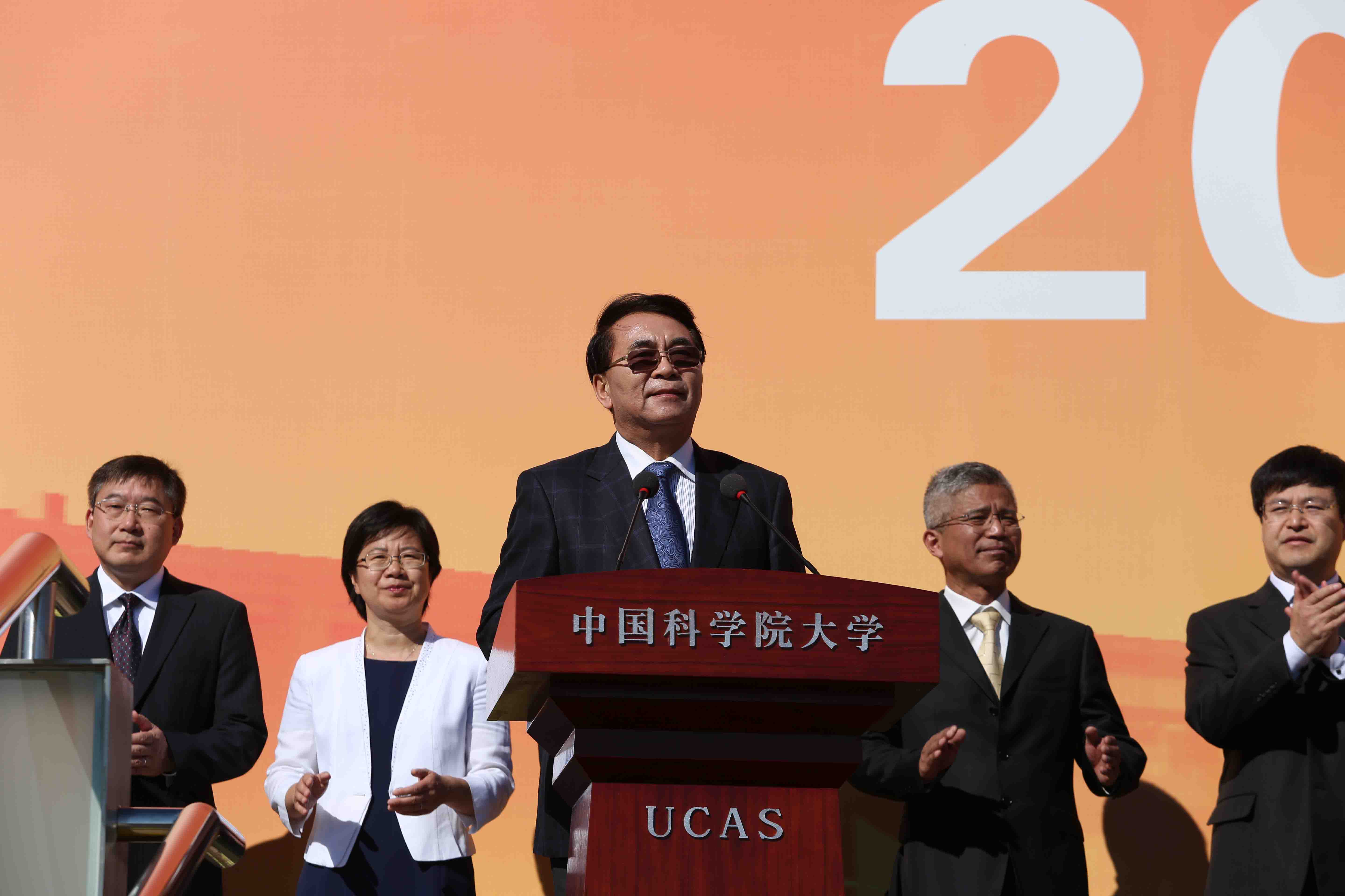 白春礼希望同学们“不投机，不取巧，踏踏实实地做学问”