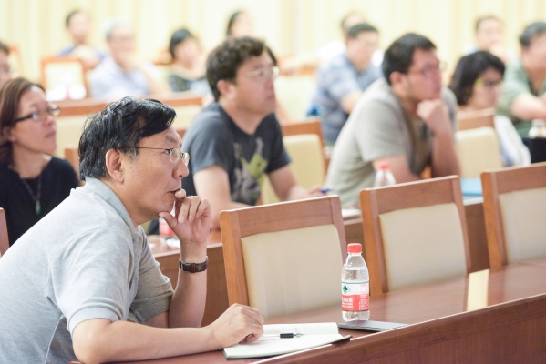 生命科学学院教师认真听讲 生命科学学院教师认真听讲