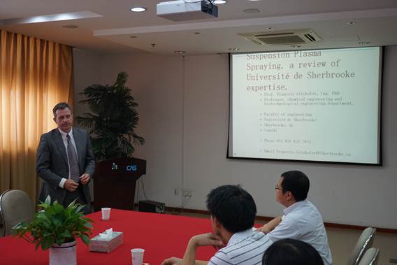 Gitzhofer 教授作学术报告 Gitzhofer 教授作学术报告