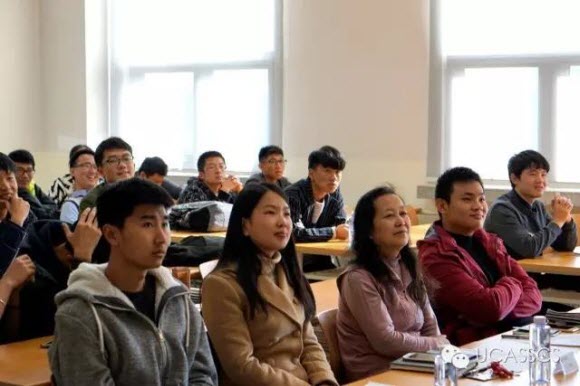 与会嘉宾、学生会成员及各班班委 与会嘉宾、学生会成员及各班班委