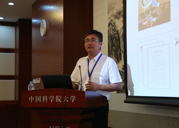  电子电气与通信工程学院院长吴一戎院士回答评估专家提问