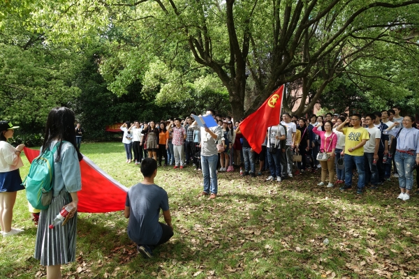 重温入团誓词