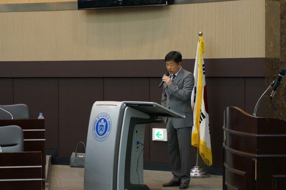 图2:Heechun Yang教授主持开幕式 图2:Heechun Yang教授主持开幕式