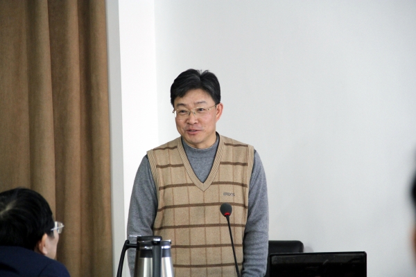 中国科学院大学地球科学学院侯泉林教授报告