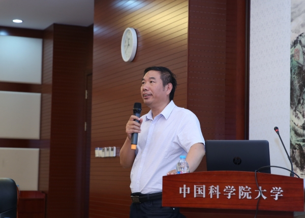 地球科学学院副院长吴福元院士接受评委询问