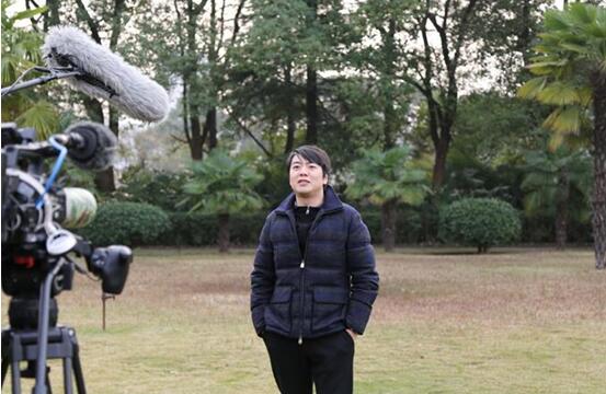 面对媒体，郎朗呼吁保护长江江豚