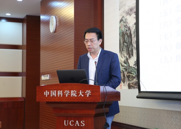 生命科学学院副院长徐涛作报告