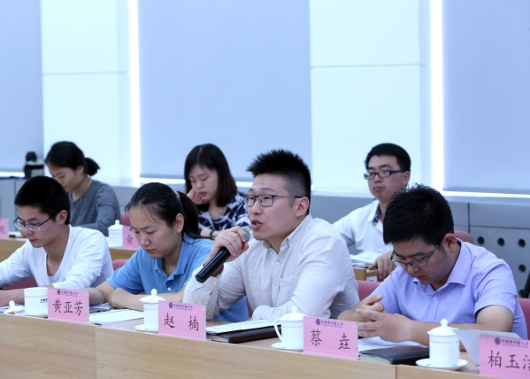 2009级博士生赵楠回忆说，总书记当时的即兴演讲是一种深情嘱托