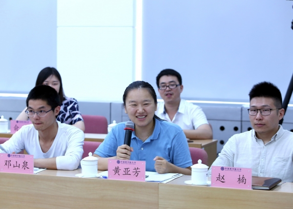 2013届博士生黄亚芳说，我们要从自身做起，做一个实干家