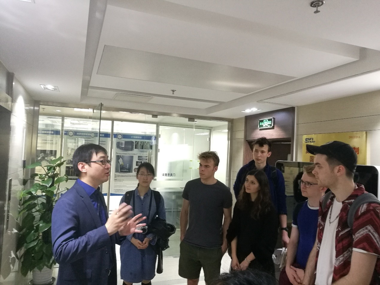 王坤研究员讲解分子影像学导航系统