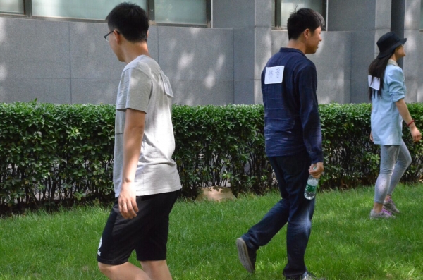 寻找线索中