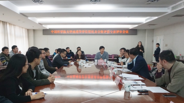 与学生交谈 与学生交谈