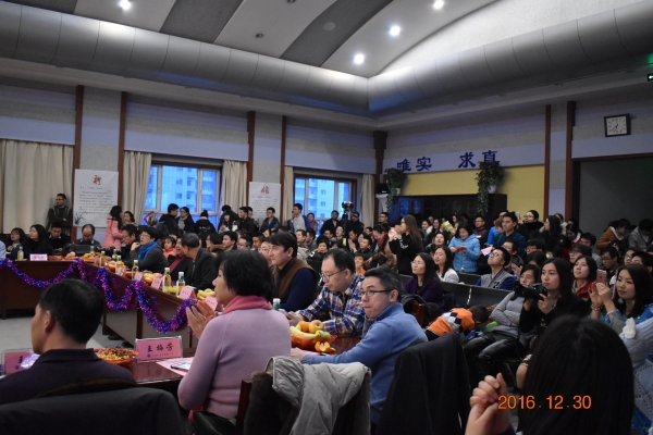 参加晚会的老师、同学们