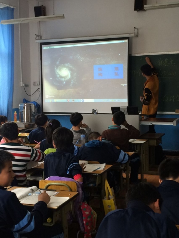 林琪杰在讲课 林琪杰在讲课