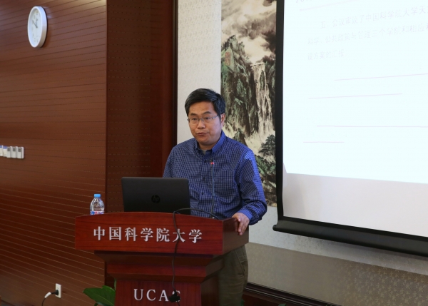工程科学学院副院长戴兰宏作报告 