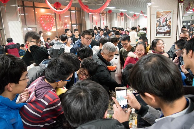 热闹的现场 热闹的现场