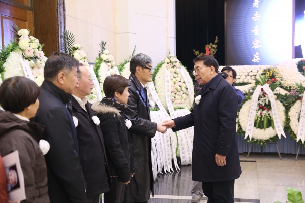 中国科学院院长白春礼向亲属表示慰问