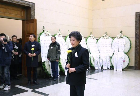 第十一届全国政协副主席王志珍院士致哀