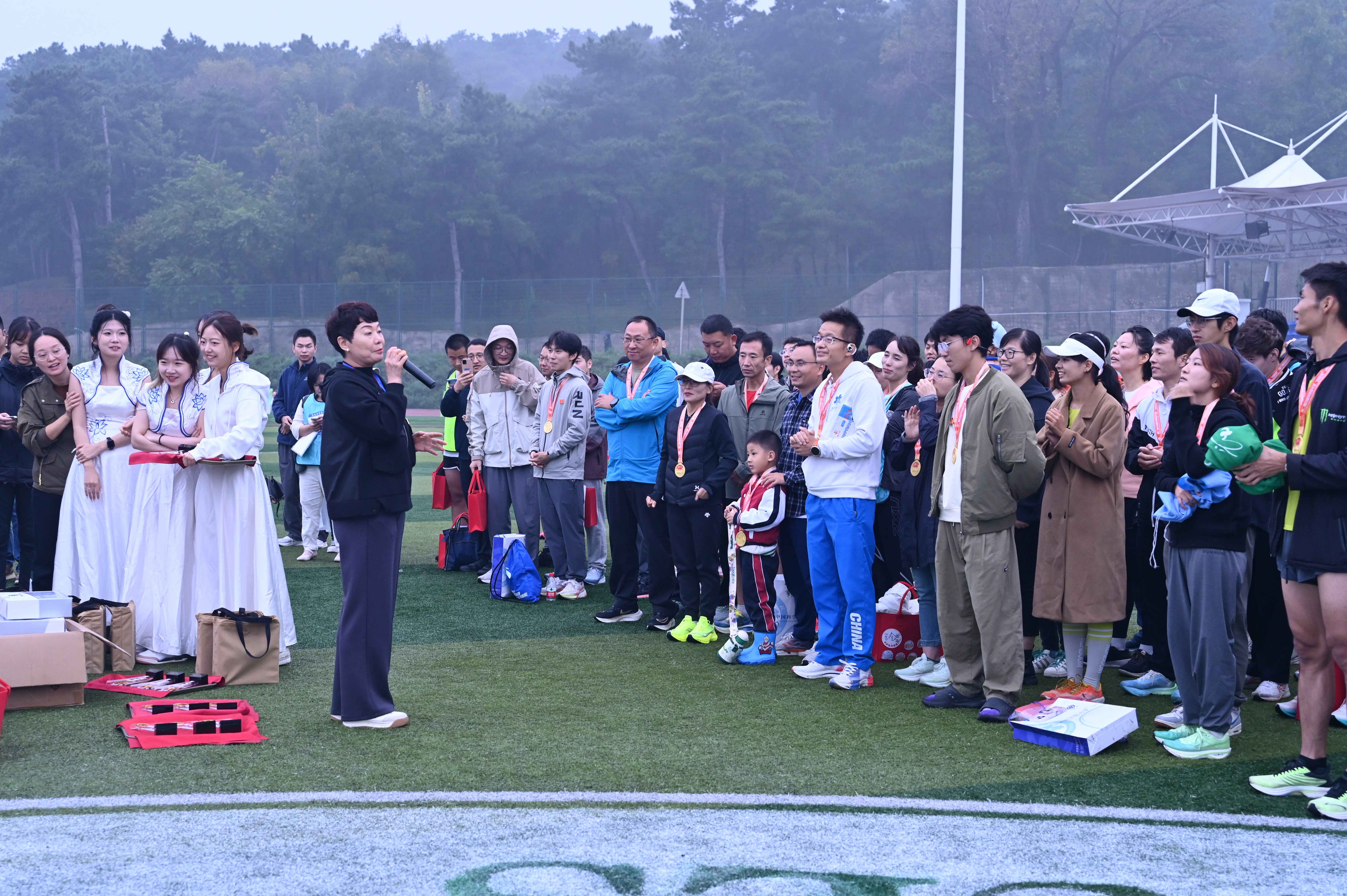 10.国科大校友会办公室主任刘红雨作赛事总结(供图 党委宣传部).jpg