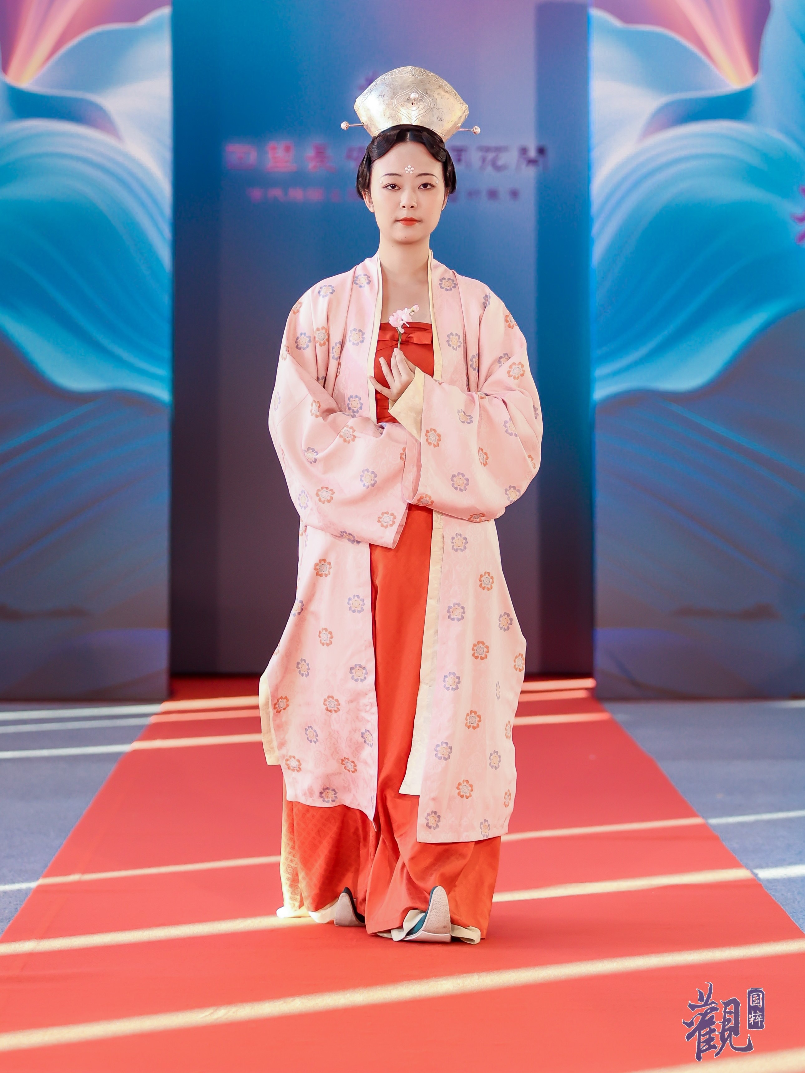 杨晓楠 电子电气与通信工程学院 宋代服饰.jpg