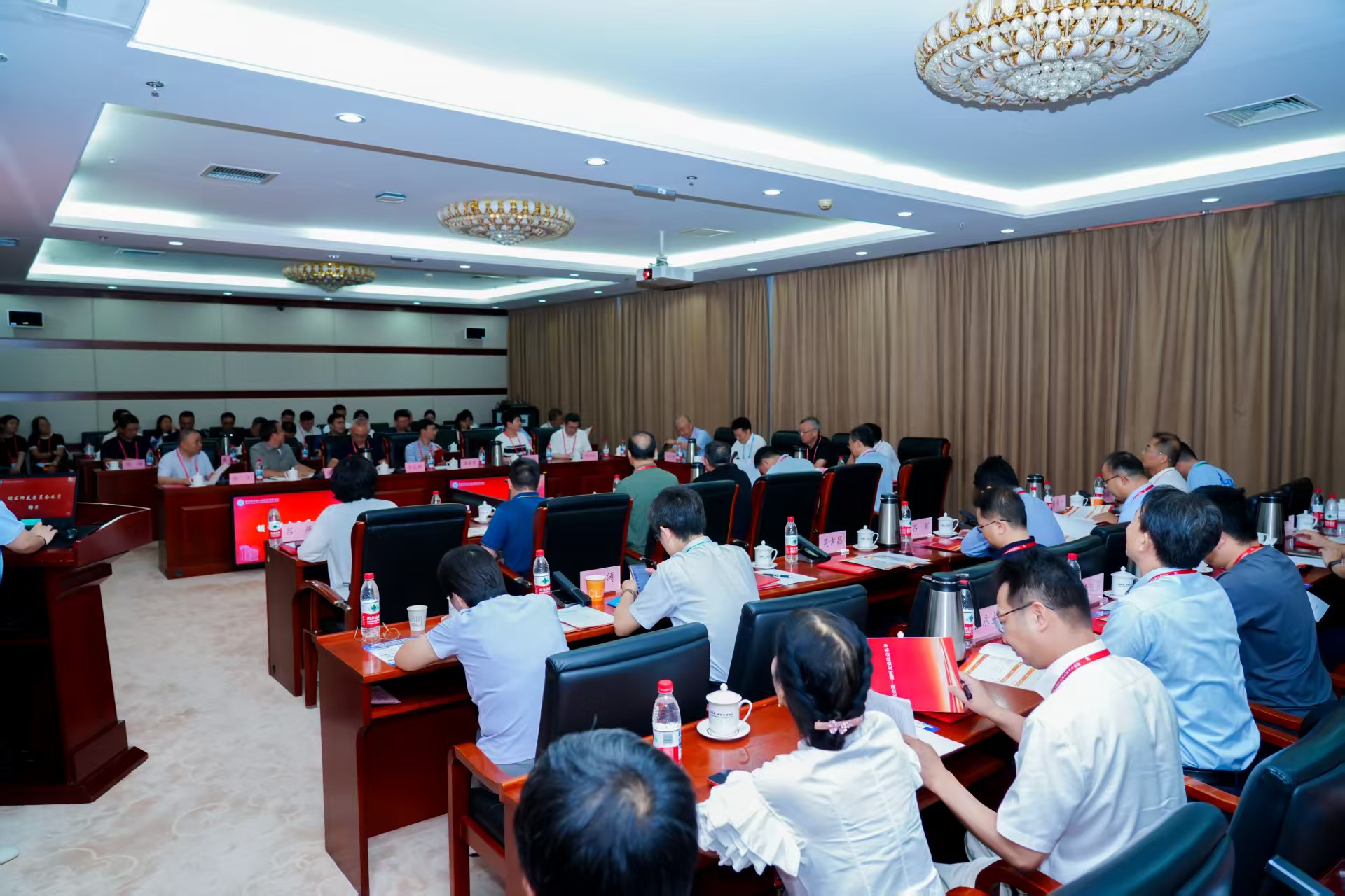第一届所友委员会第一次会议现场.jpg