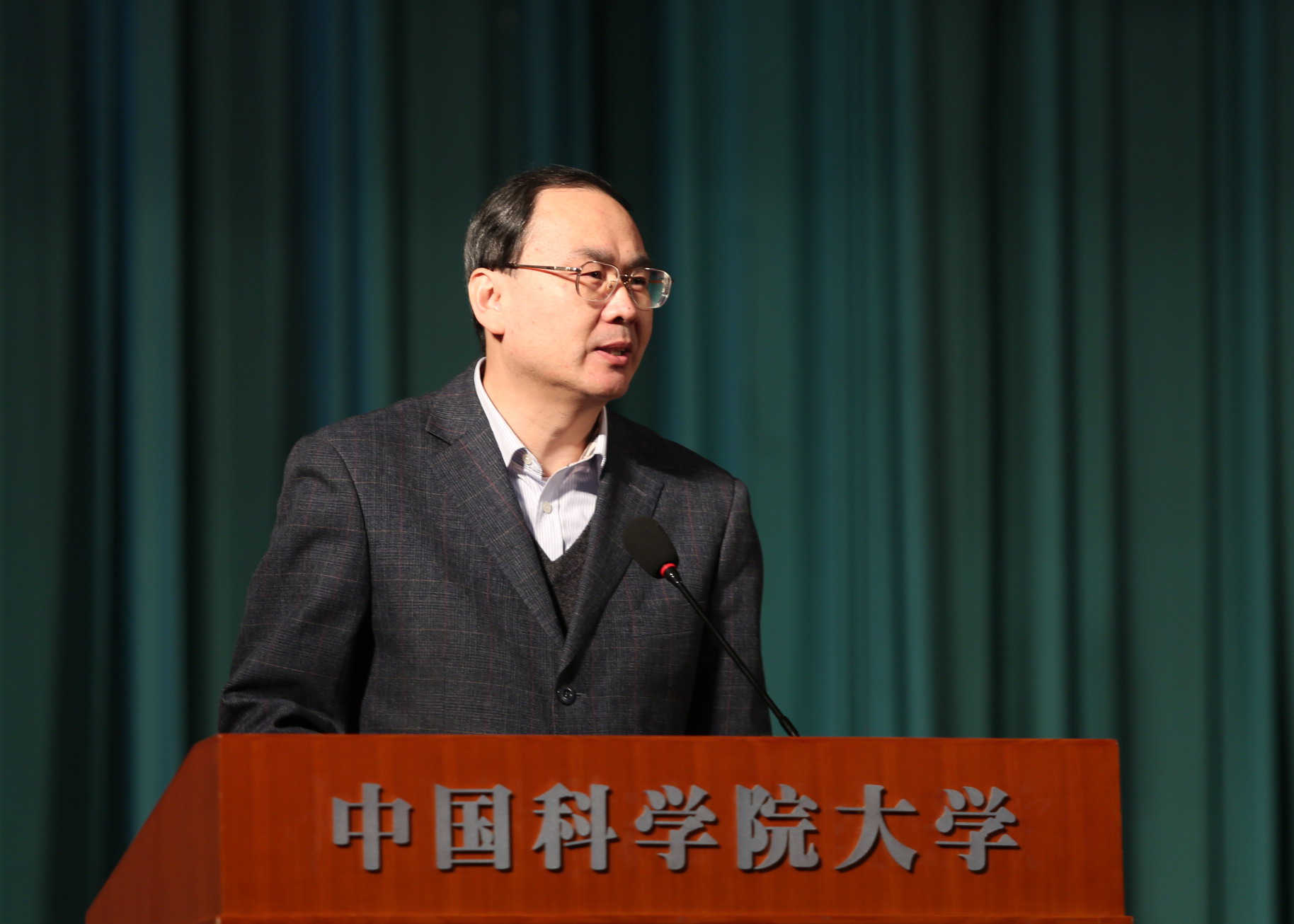 国科大举行2016年离退休教职工新春团拜会