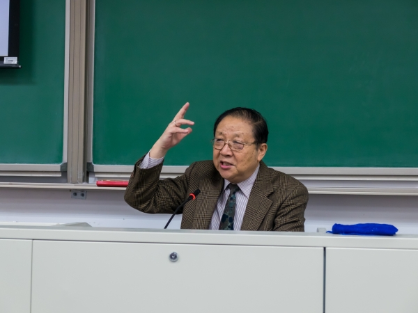 王宁寰先生进行科普讲座
