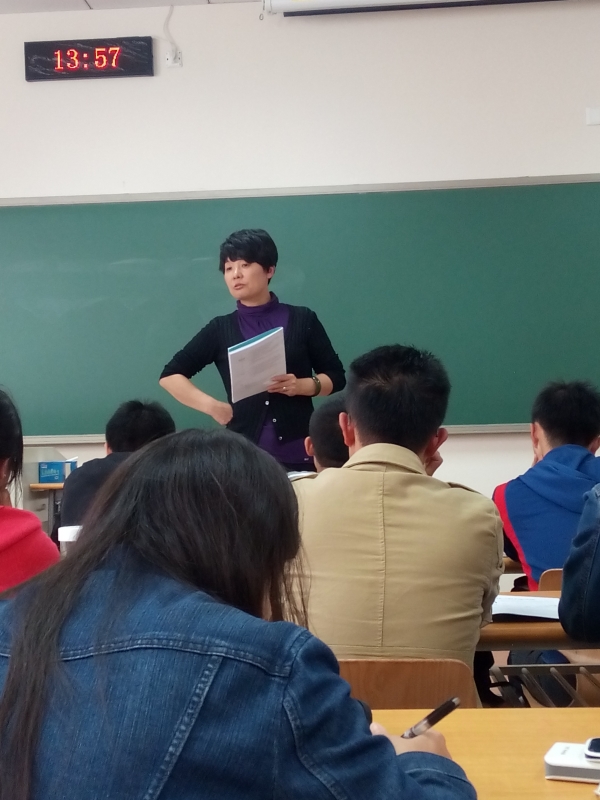刘红雨老师主持讨论会