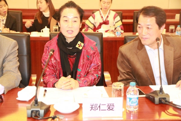 韩国振兴公社主席郑仁爱讲话