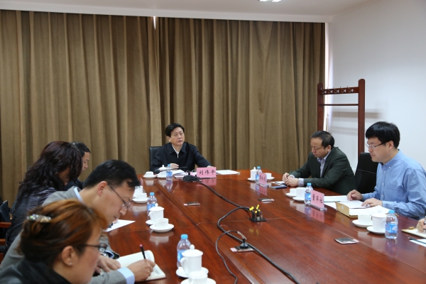 刘伟平在中共中国科学院党校教学区——国科大雁栖湖校区调研